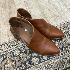 Universal Thread flats